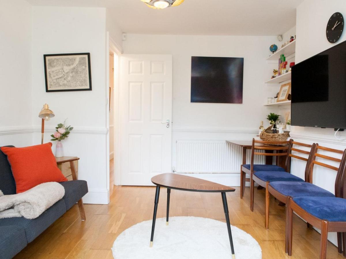 Pass The Keys Garden Apartment In Stockwell London Bagian luar foto