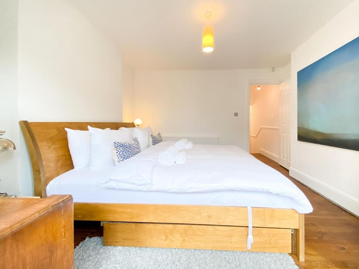 Pass The Keys Garden Apartment In Stockwell London Bagian luar foto
