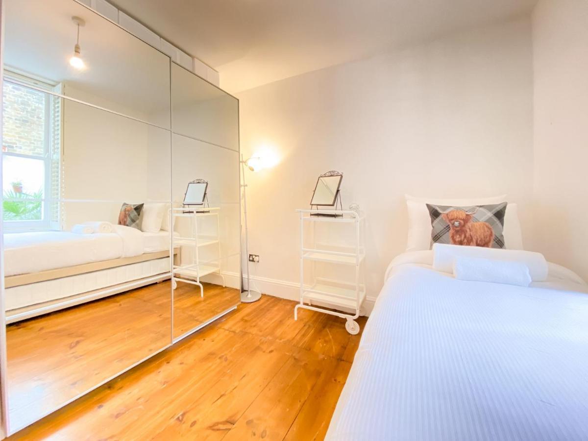 Pass The Keys Garden Apartment In Stockwell London Bagian luar foto