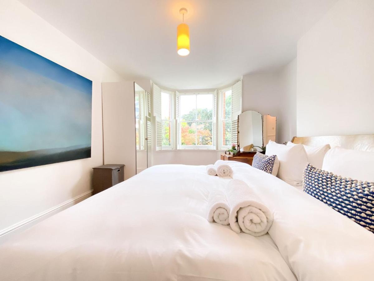 Pass The Keys Garden Apartment In Stockwell London Bagian luar foto
