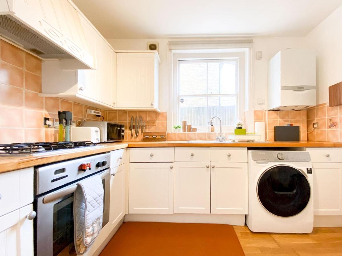 Pass The Keys Garden Apartment In Stockwell London Bagian luar foto