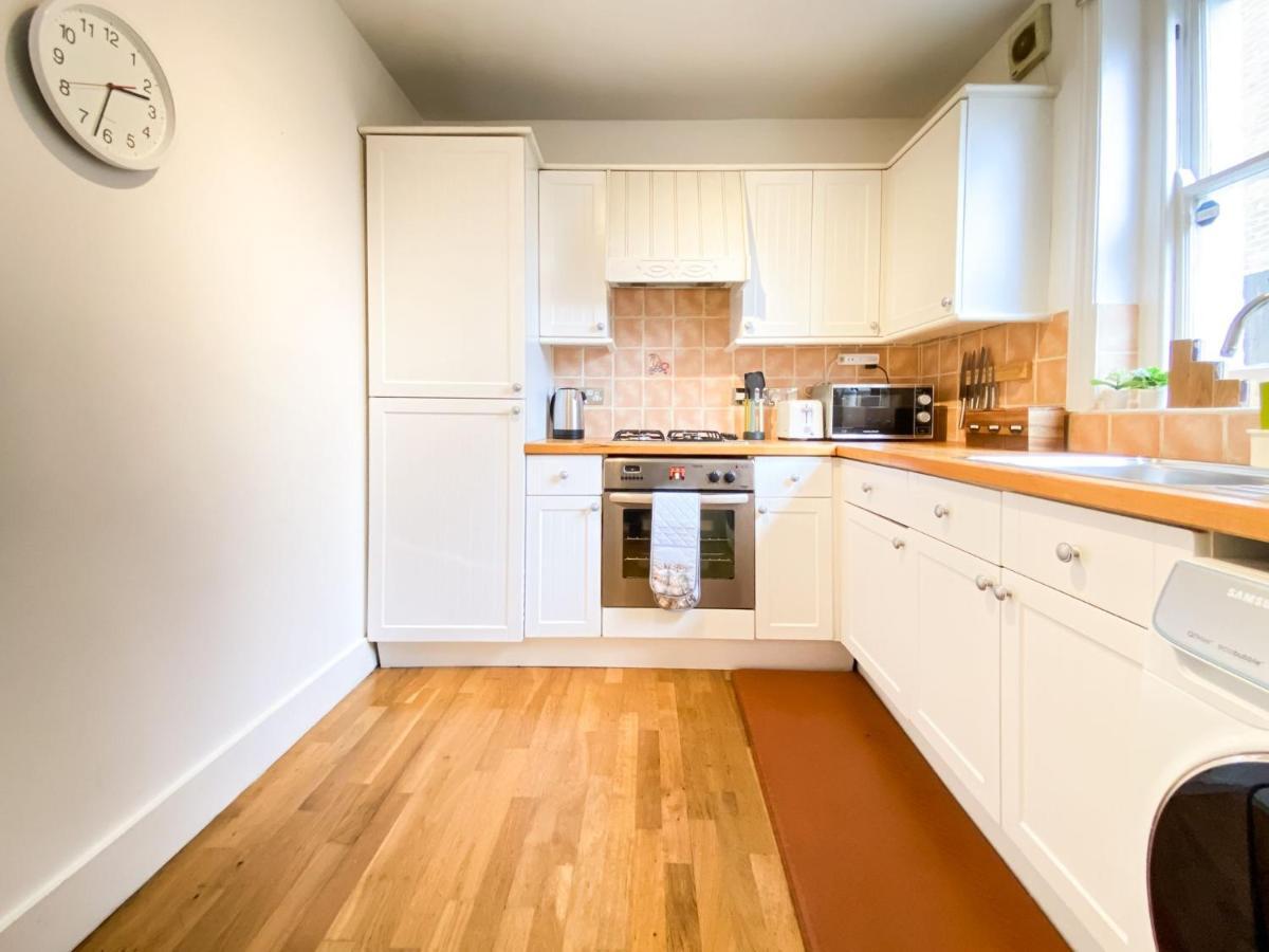 Pass The Keys Garden Apartment In Stockwell London Bagian luar foto