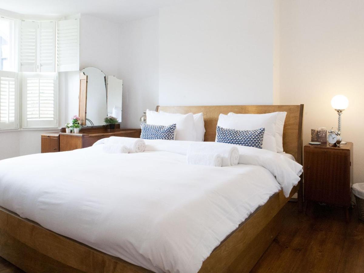 Pass The Keys Garden Apartment In Stockwell London Bagian luar foto