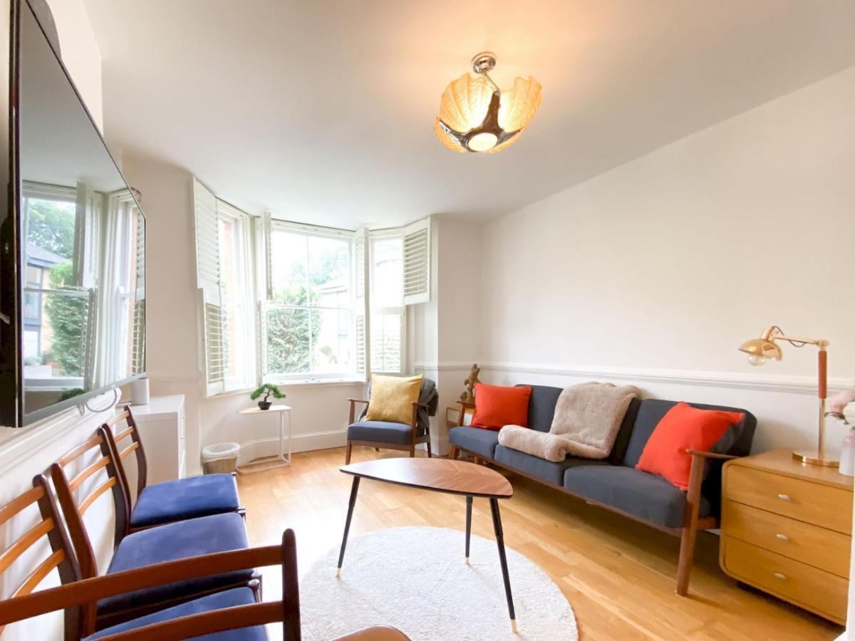 Pass The Keys Garden Apartment In Stockwell London Bagian luar foto