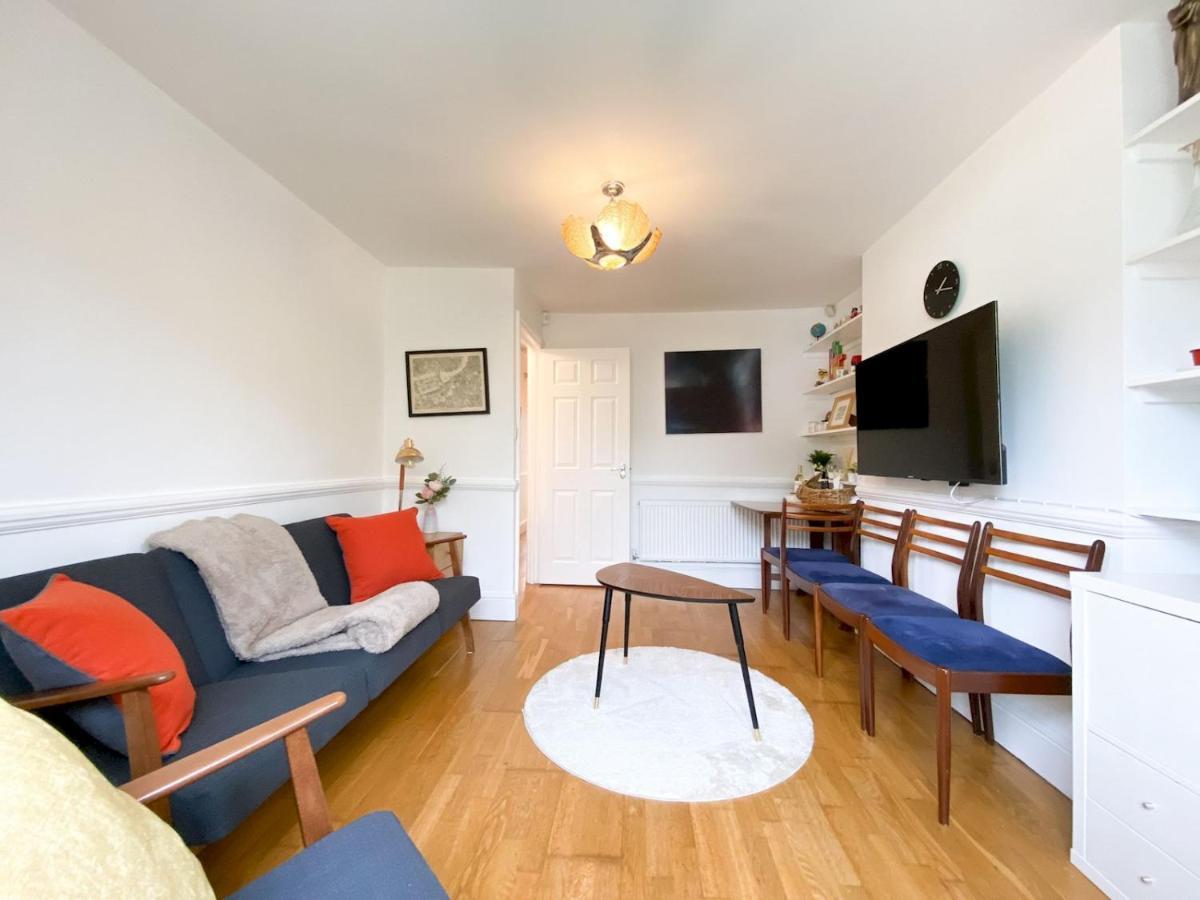 Pass The Keys Garden Apartment In Stockwell London Bagian luar foto
