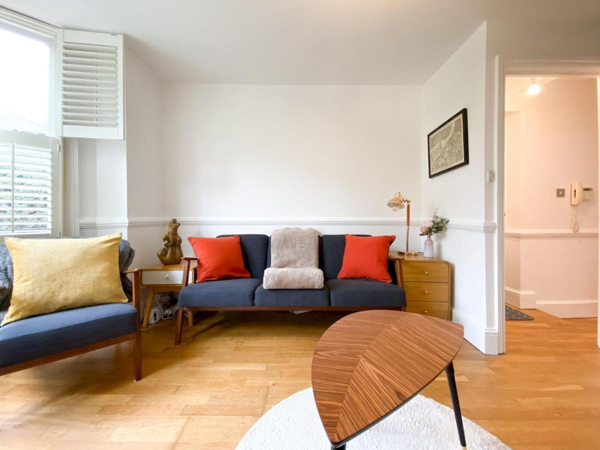Pass The Keys Garden Apartment In Stockwell London Bagian luar foto