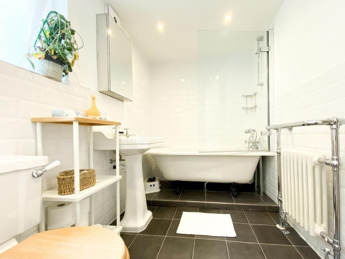 Pass The Keys Garden Apartment In Stockwell London Bagian luar foto